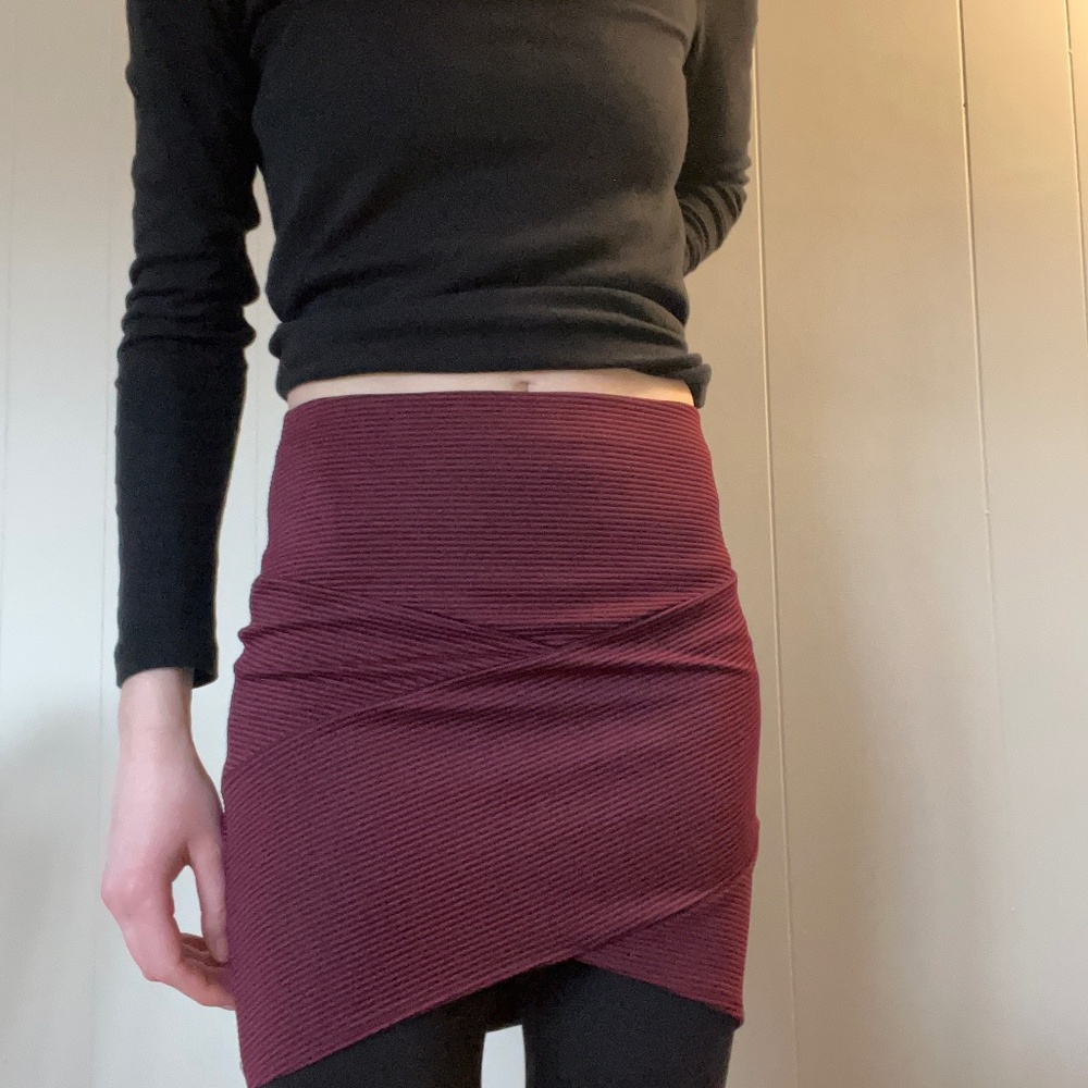 Forever 21 burgundy mini skirt small